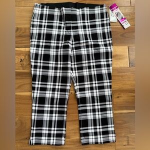 Nygard Black and White Plaid Capri Pants